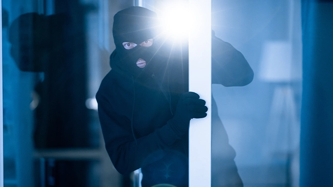 Gas narcotizzante: è vero che i ladri lo usano per addormentare le vittime?