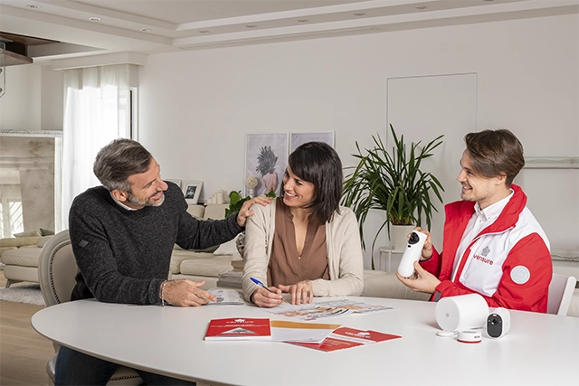 Esperto di Sicurezza Verisure con famiglia | Voltura