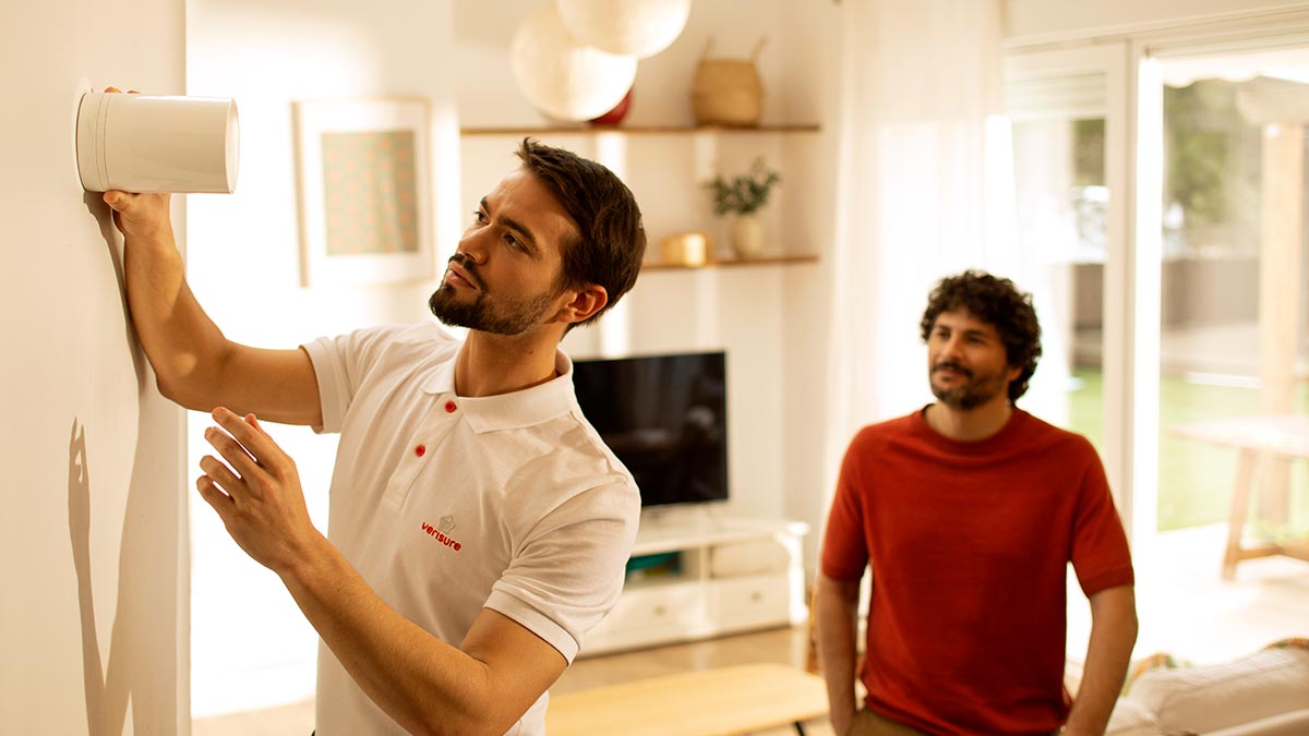 esperto di sicurezza installa impianto antintrusione verisure